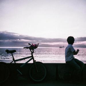 白丝少萝❌❌自慰涶水机
